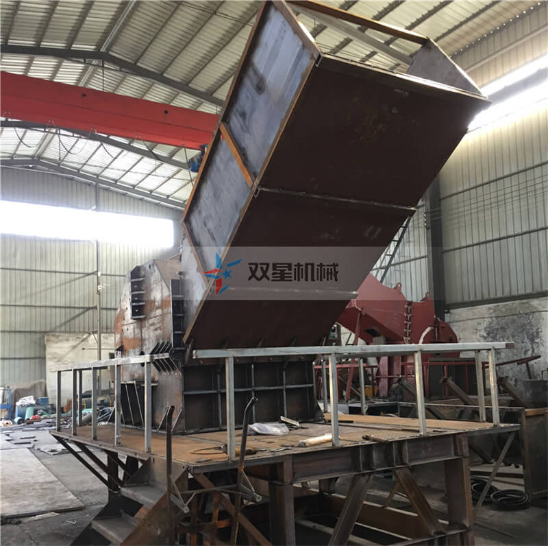 皓星金属破碎机车间实拍