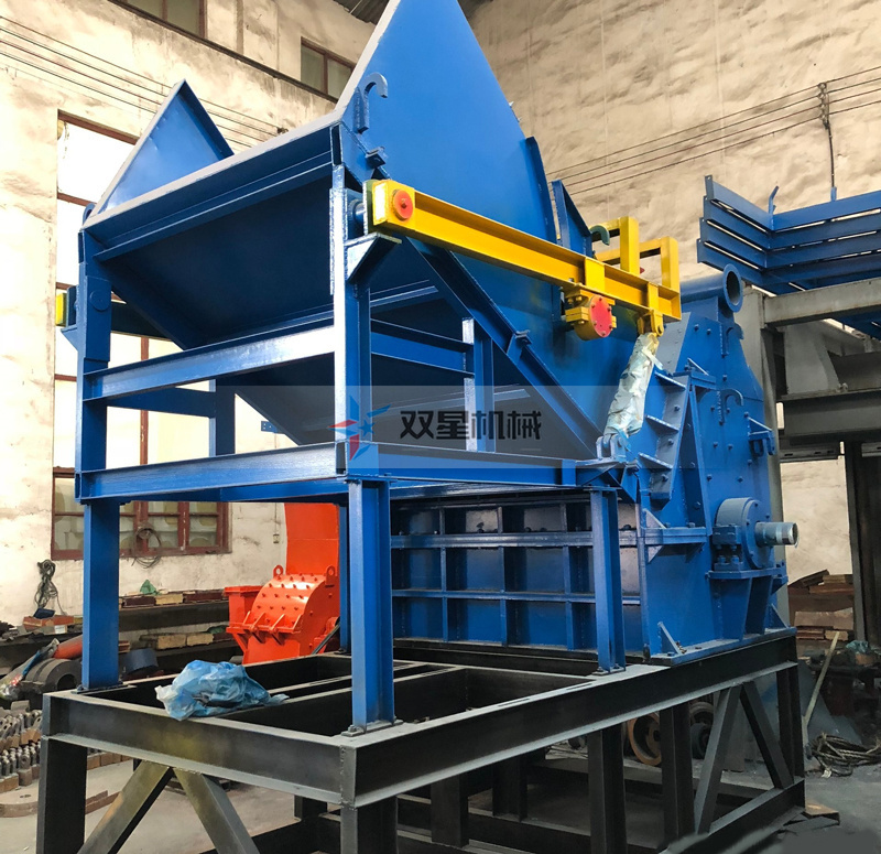 金属粉碎机生产车间