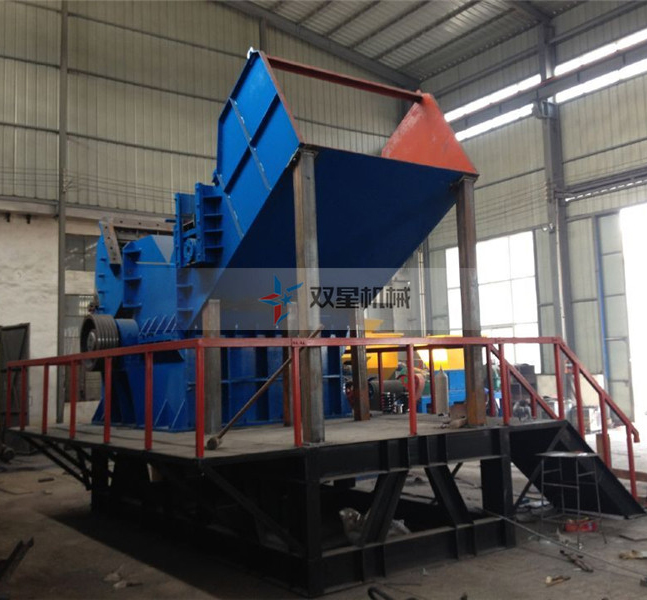 铝合金粉碎机生产现场