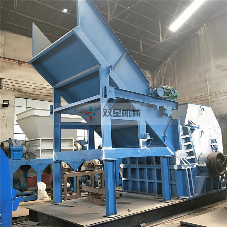  废铁粉碎机