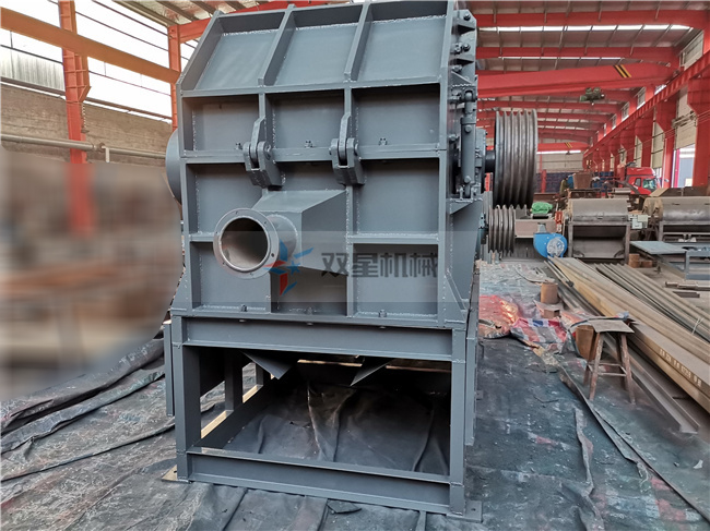 铝合金粉碎机生产现场