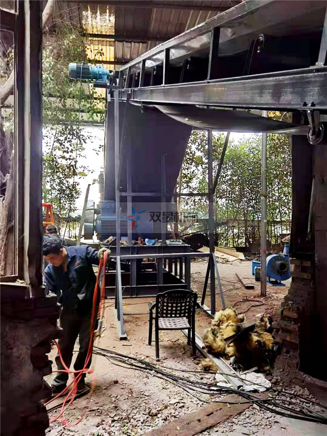 金属粉碎机生产现场