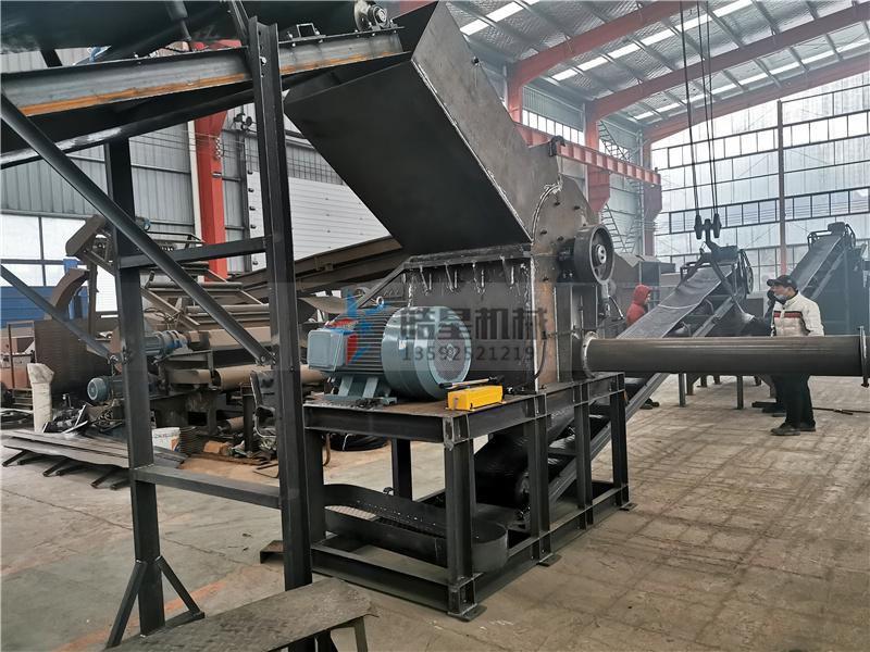 废铝粉碎机设备废铝上料过程