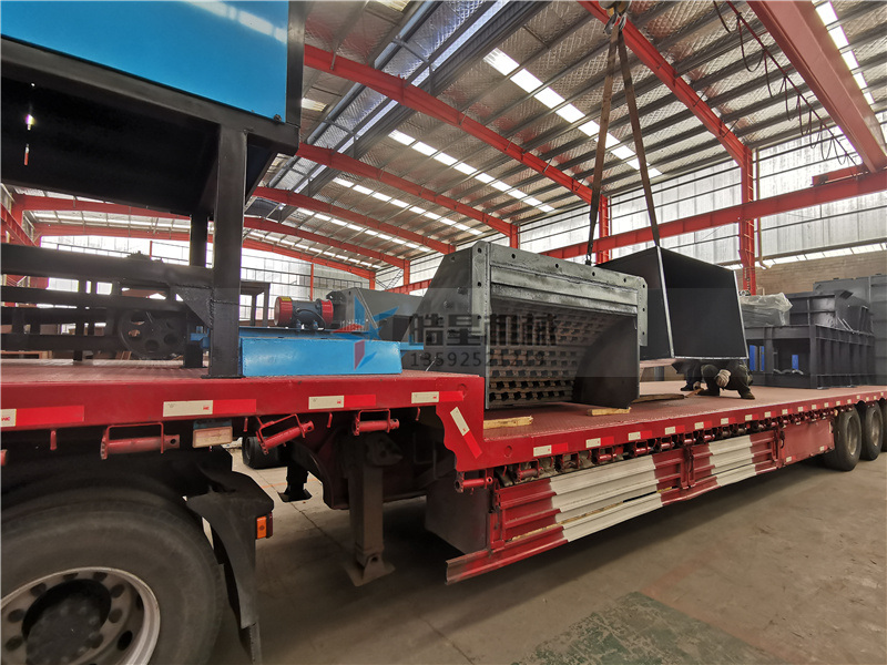 金属粉碎机发货