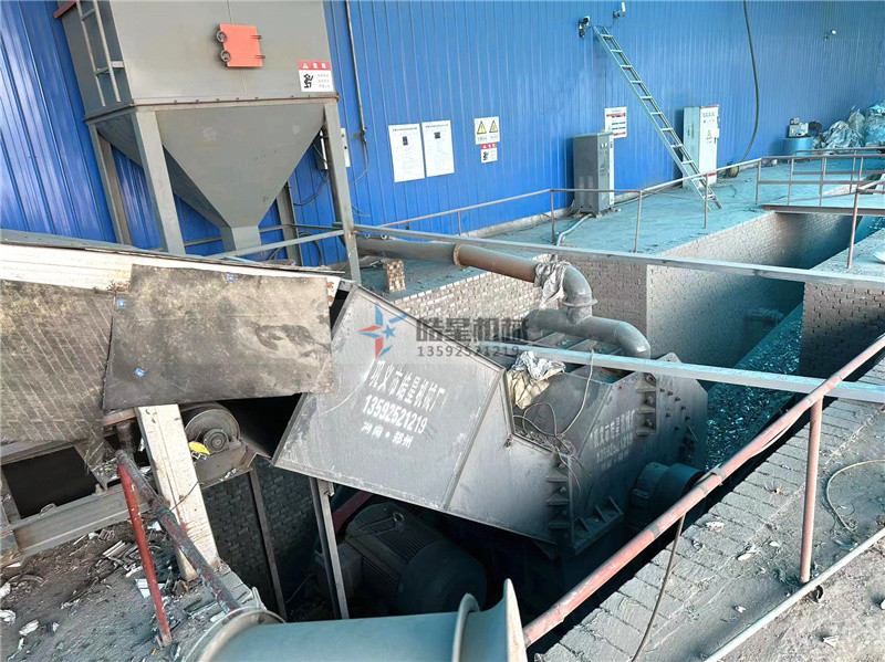 金属粉碎机设备客户现场作业生产线