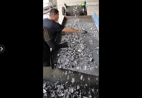 废铝粉碎机处理废铝铝合金物出料效果视频